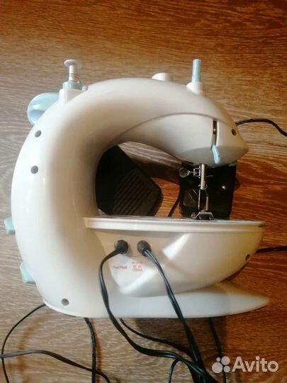 Швейная машинка Deloni