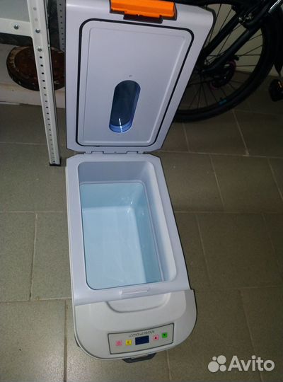 Автомобильный холодильник AVS 12в/ 24в/ 220 вт