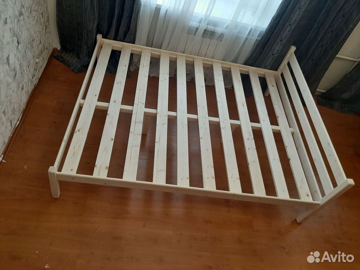 Кровать двуспальная из массива