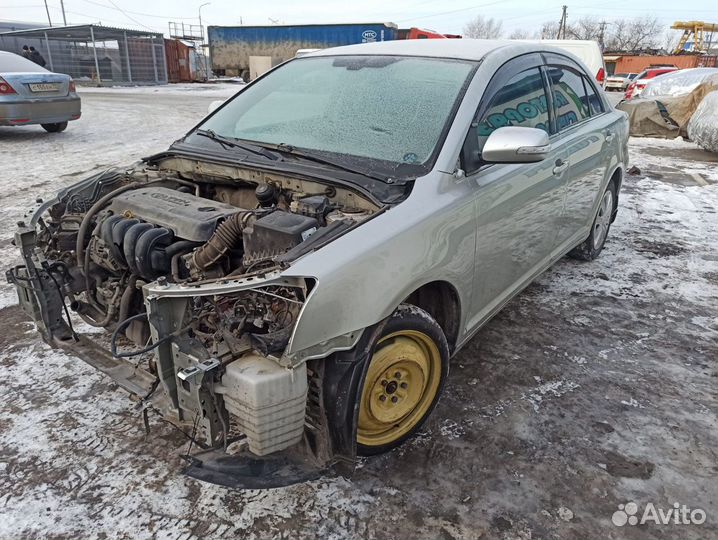 Накладка стекла переднего правого внутренняя Toyota Avensis 2007 6817105051 Отличное состояние