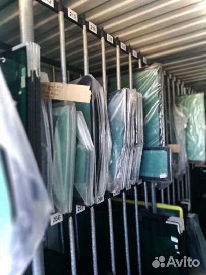 Стекло кабины New Holland W70