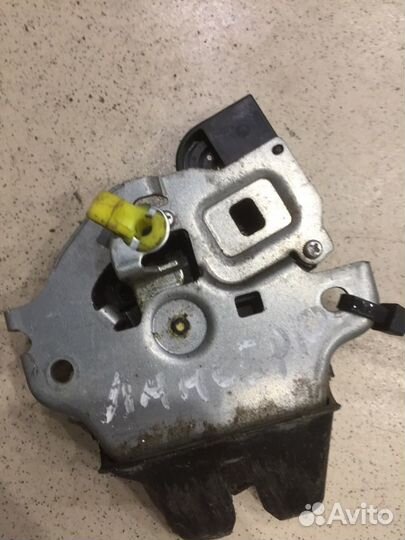 Замок крышки багажника Mitsubishi Lancer 10