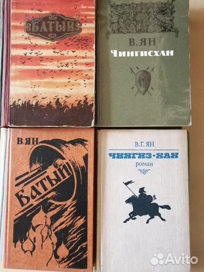 Много книг из домашней библиотеки:Часть III