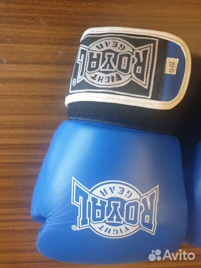 Боксерские перчатки и защита для ног