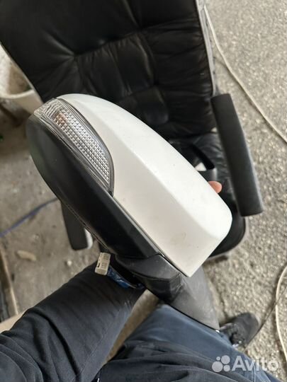 Зеркало заднего вида