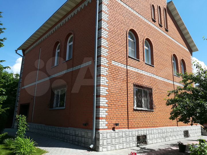 Коттедж 554,2 м² на участке 11 сот.