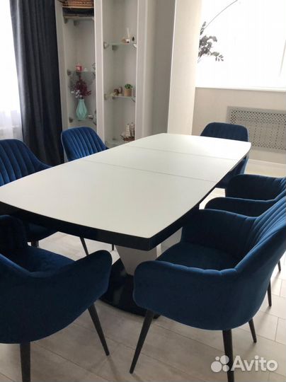 Стол. Кухонный стол