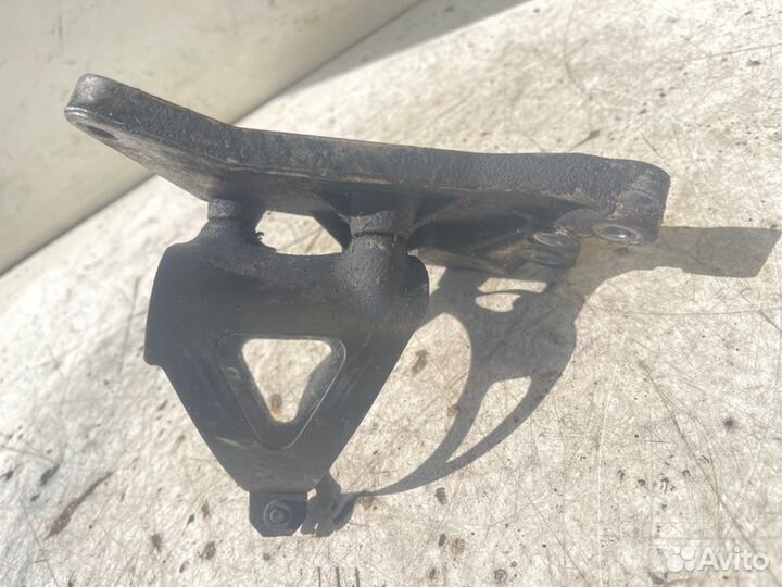 Кронштейн топливного фильтра Mercedes-Benz