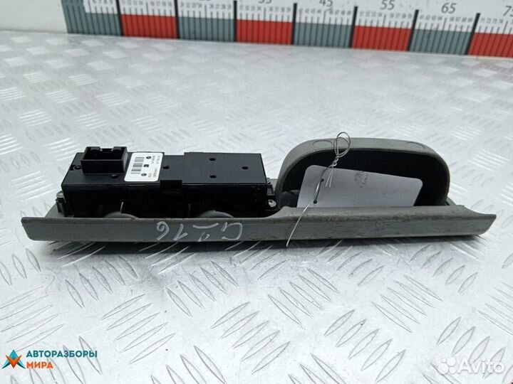 Блок управления стеклоподъемниками Volkswagen Golf