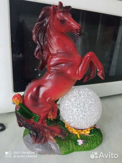 Статуэтка конь с шаром