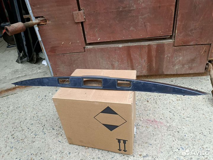 Молдинг крышки багажника Форд Фокус2 2008-2011