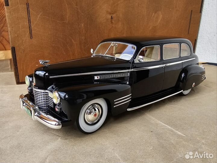 Коллекционные машинки 1:18