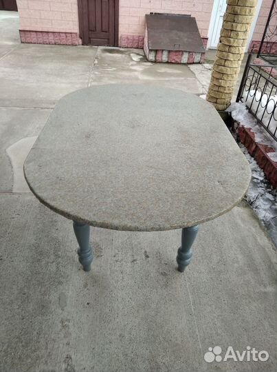 Стол и стулья