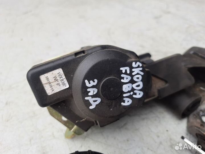 Задние ремни безопасности Шкода Фабия