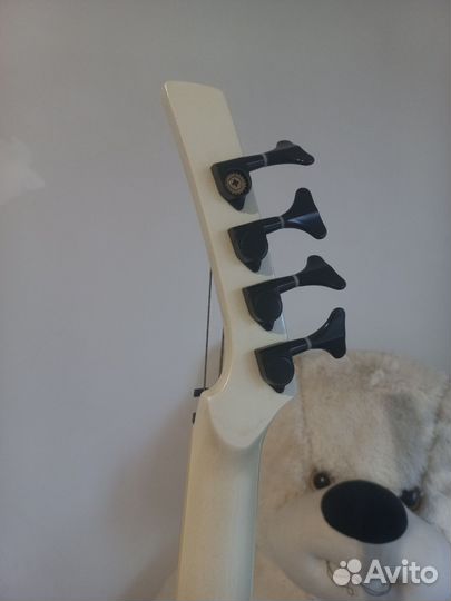 Бас-гитара Jaws Custom Guitars. Parker