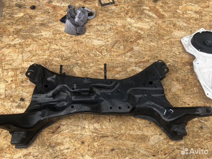 Подрамник передняя балка Мицубиси Лансер 9