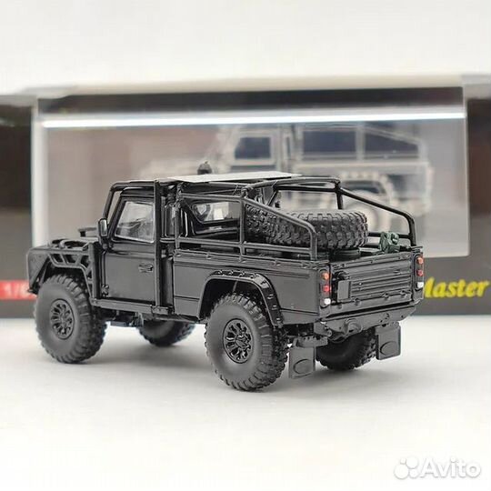1:64 Master Land Rover Defender 110