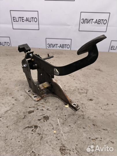 Педаль сцепления Kia Rio 3 1.4 2016