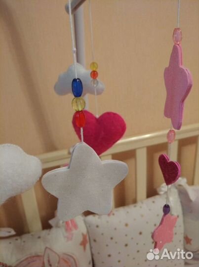 Мобиль на кроватку из фетра единороги