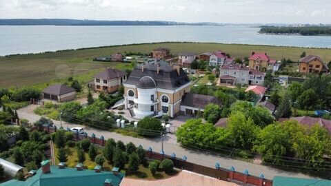 Коттедж 1199 м² на участке 30 сот.