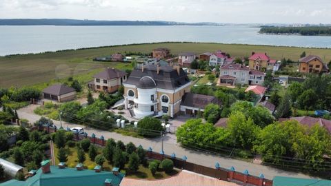 Коттедж 1199 м² на участке 30 сот.