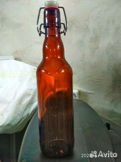 Бутылка стеклянная 0.5 с бугельной пробкой