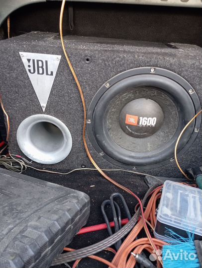 Сабвуфер jbl