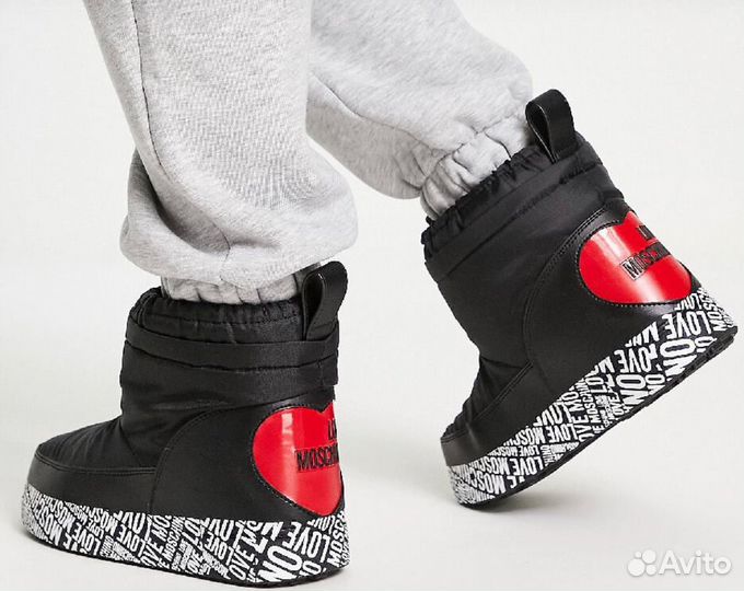 Дутики женские Love Moschino