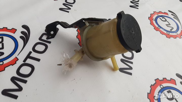 Бачок гур Toyota Avensis AZT250