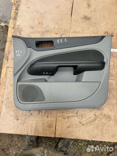 Обшивка двери передняя правая Ford Focus 2