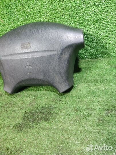 Подушка безопасности в руль Mitsubishi Carisma