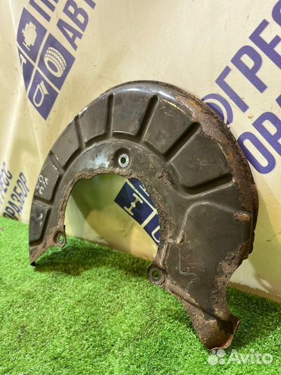 Кожух тормозного диска передний левый Volkswagen