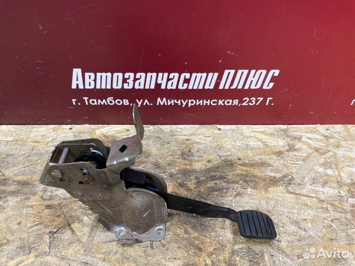 Педаль тормоза LADA X-Ray