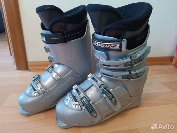 Ботинки горнолыжные женские р.39 Nordica