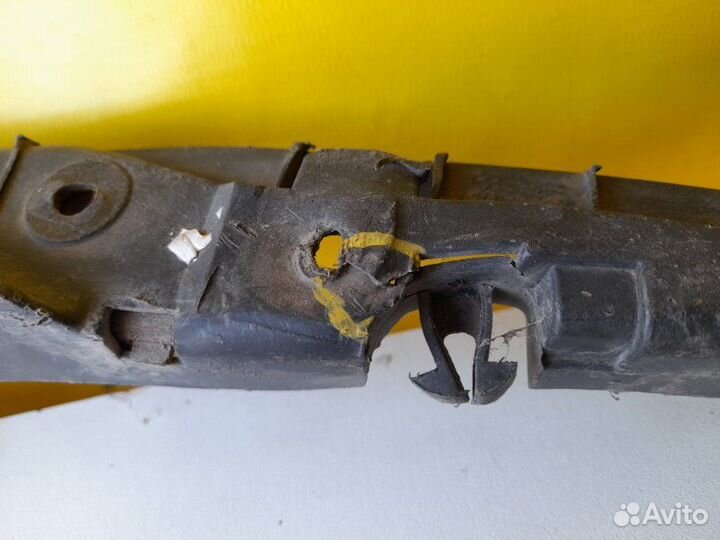 Кронштейн крепления фары передний правый