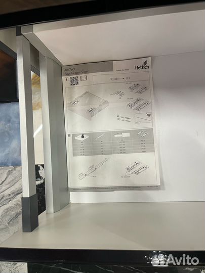 Тумба подвесная с фасадом из стекла Lacobel