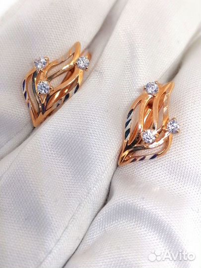 Золотые серьги с камнем