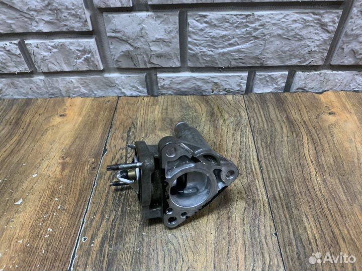 Toyota Corolla E18 Корпус термостата 1.6 1zrfe