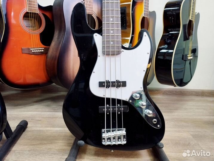 Бас-гитара новая