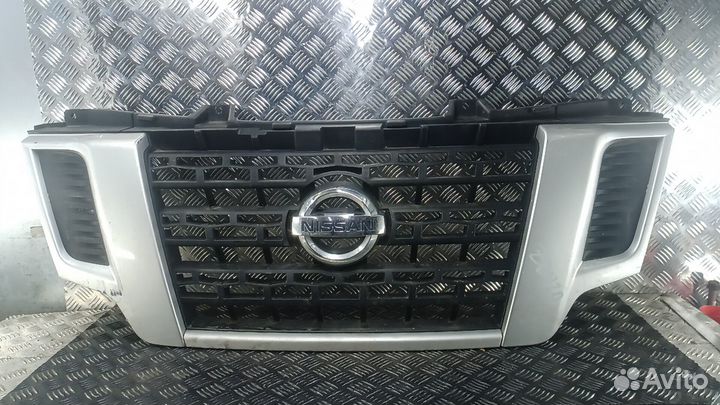 Решетка радиатора nissan NV400 2011