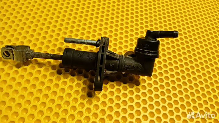 Главный цилиндр сцепления Kia Spectra