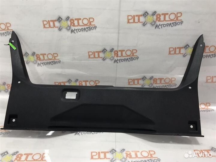 Накладка петли багажника Nissan Fuga (Y50) 2004