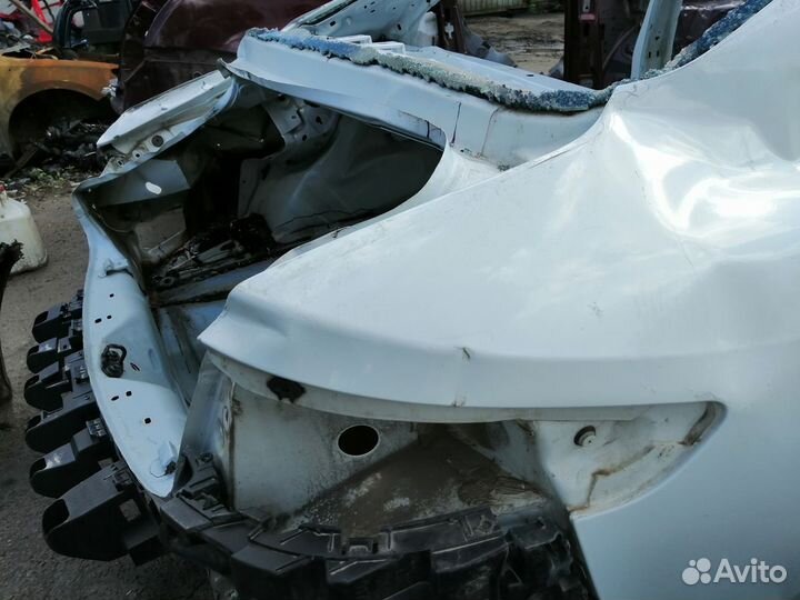 Заднее крыло с дефектами рено флюенс правое