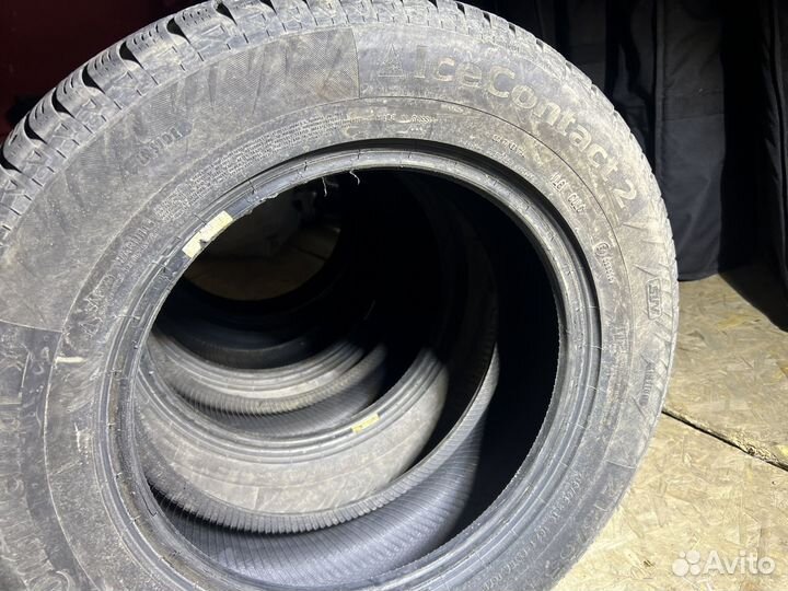 Continental IceContact 2 SUV 215/65 R16 102