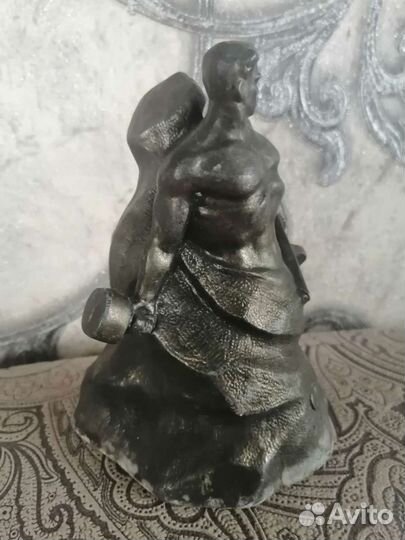 Коллекционная статуэтка