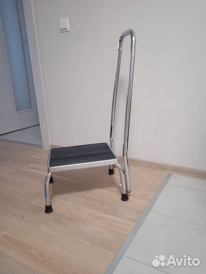 Вспомогательная ступенька с ручкой для пожилых