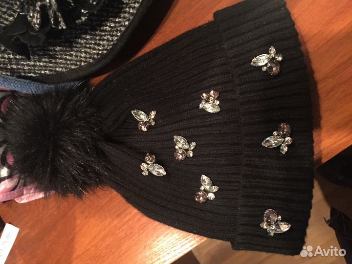 Шапка со стразами