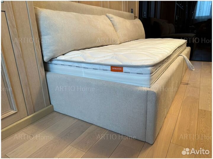 Детская кровать с мягкой спинкой