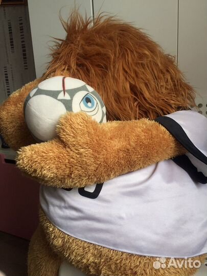 Лев Голео и мяч Пилле талисман чм мира по футболу