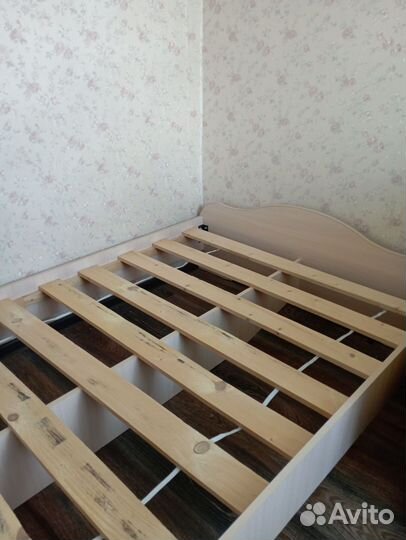 Кровать двухспальная 140 200 бу без матраса